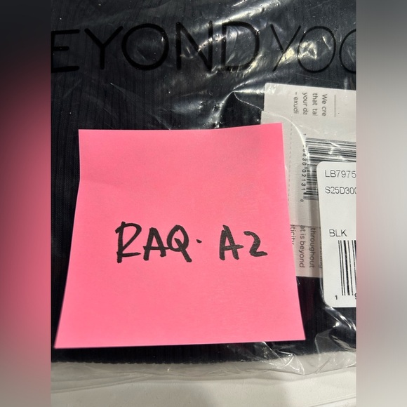 Beyond Yoga Women's Small Silhouette Cropped Tee Black NWT RIbbed Fabric - Picture 7 of 7